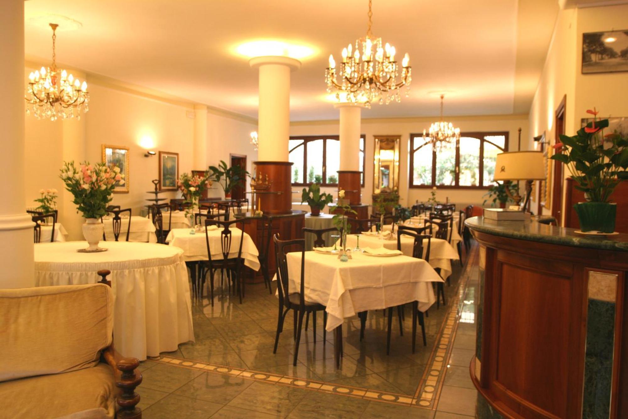 Hotel Pescetto อัลเบงกา ภายนอก รูปภาพ